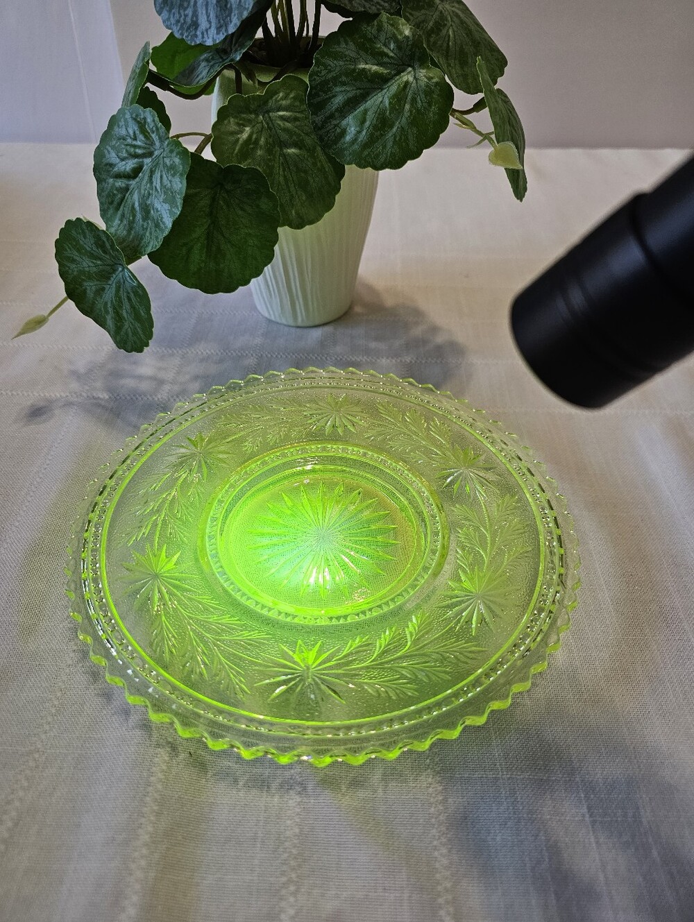 Vintage Uranium Vaseline Glass Serving Plate Starburst Footed 8” UV Glow